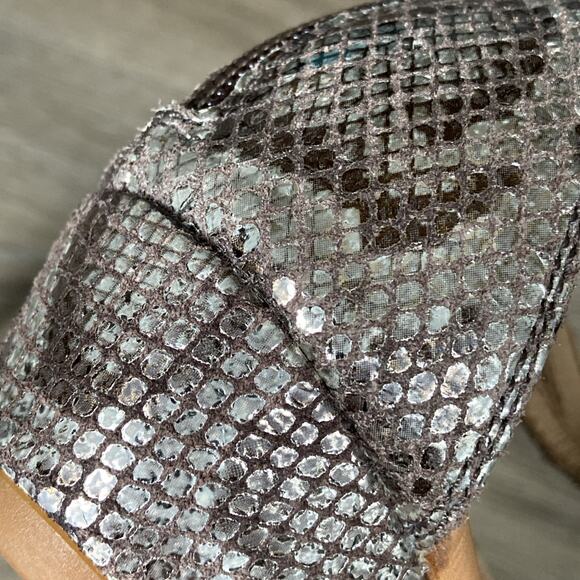 Born BOC Strappy Gladiator Wedge Zip-Up Sandal Women Sz 10 Gold Silver Snakeskin - Picture 10 of 11